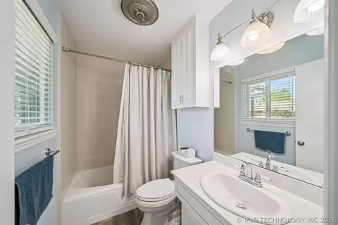 Bath - 3803 E 60th St, Tulsa, OK 74135 photo 1 of 1