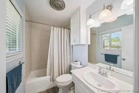 Bath - 3803 E 60th St, Tulsa, OK 74135 photo 1 of 1