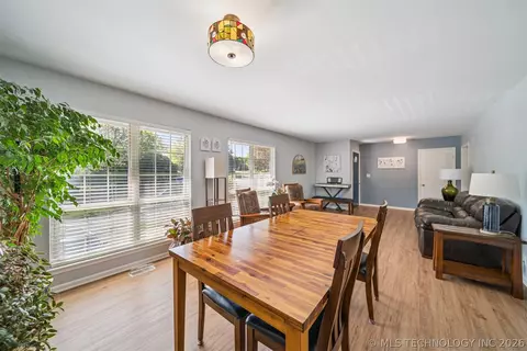 Dining - 3803 E 60th St, Tulsa, OK 74135 photo 2 of 2
