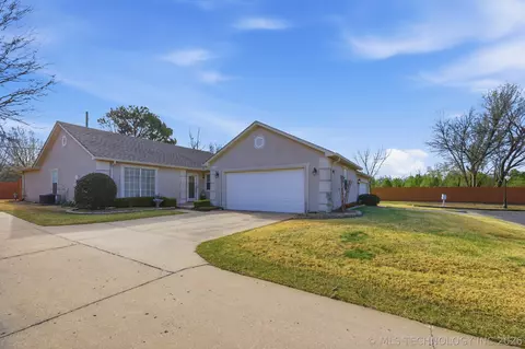 8421 S 84th East Pl, Tulsa, OK 74133