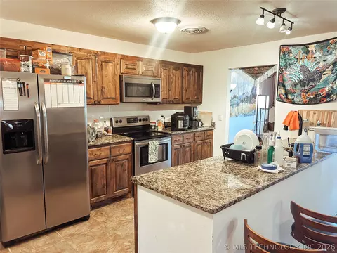 Kitchen - 121 Gilbert Dr, Eufaula, OK 74432 photo 1 of 2