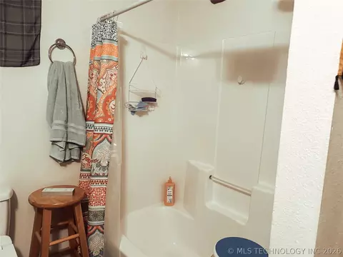 Bath - 121 Gilbert Dr, Eufaula, OK 74432 photo 2 of 3