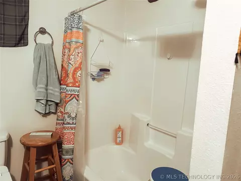 Bath - 121 Gilbert Dr, Eufaula, OK 74432 photo 2 of 3