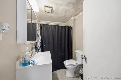 Bath - 804 E Gardena, Ada, OK 74820 photo 1 of 1
