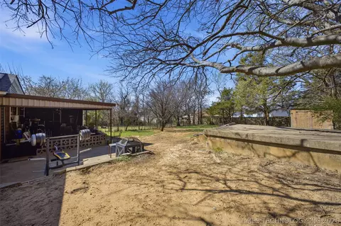Exterior - 804 E Gardena, Ada, OK 74820 photo 4 of 7