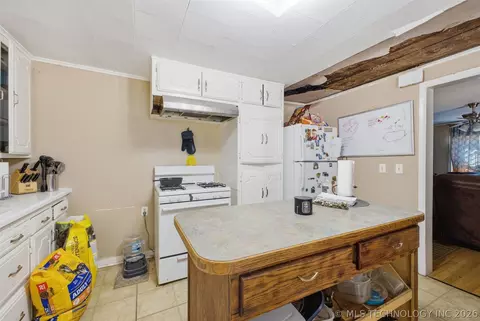 Kitchen - 804 E Gardena, Ada, OK 74820 photo 3 of 3