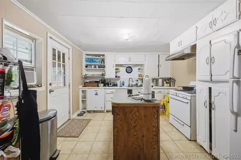 Kitchen - 804 E Gardena, Ada, OK 74820 photo 1 of 3