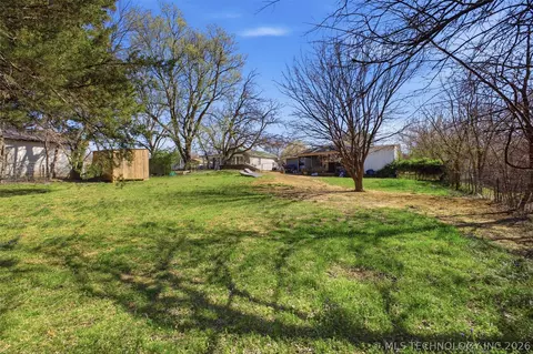Exterior - 804 E Gardena, Ada, OK 74820 photo 6 of 7