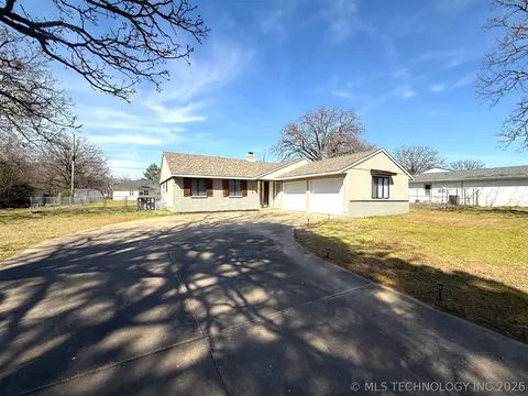 1218 Wade Wells Dr, Henryetta, OK 74437