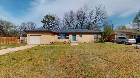 520 N Crownpoint Dr, Ada, OK 74820