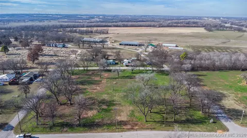 101 E St, Davis, OK 73030 photo 4