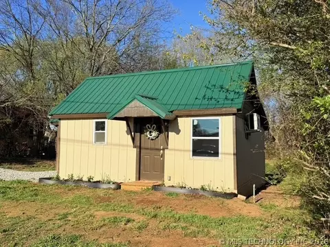 Exterior - 518 NW 6th St, Checotah, OK 74426 photo 2 of 7