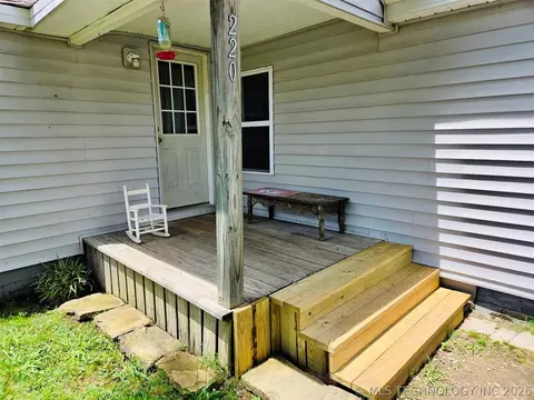 Exterior - 220 E Audd Ave, Checotah, OK 74426 photo 3 of 10