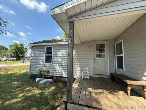 Exterior - 220 E Audd Ave, Checotah, OK 74426 photo 3 of 8