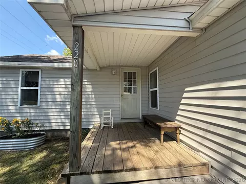 Exterior - 220 E Audd Ave, Checotah, OK 74426 photo 2 of 8
