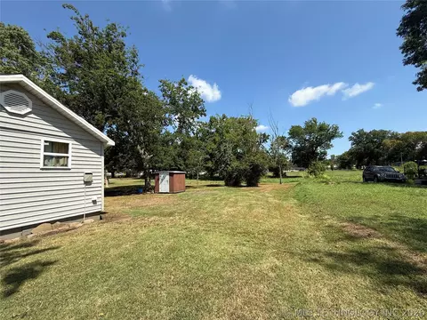 Exterior - 220 E Audd Ave, Checotah, OK 74426 photo 5 of 8