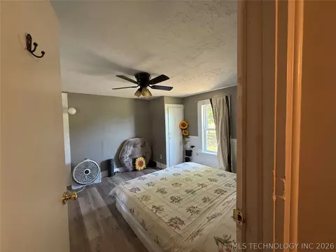 Bedroom - 220 E Audd Ave, Checotah, OK 74426 photo 1 of 4