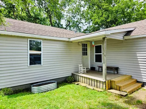 Exterior - 220 E Audd Ave, Checotah, OK 74426 photo 4 of 10