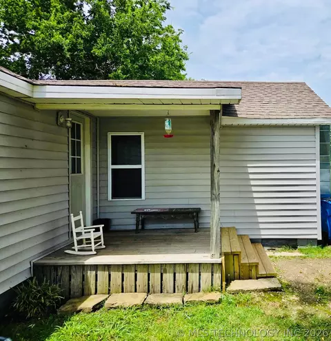 Exterior - 220 E Audd Ave, Checotah, OK 74426 photo 2 of 10