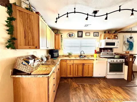 Kitchen - 207 E Smith St, Henryetta, OK 74437 photo 4 of 6
