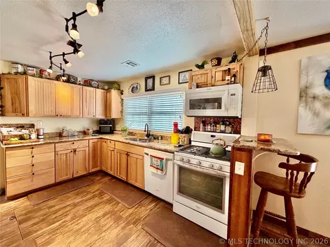 Kitchen - 207 E Smith St, Henryetta, OK 74437 photo 6 of 6