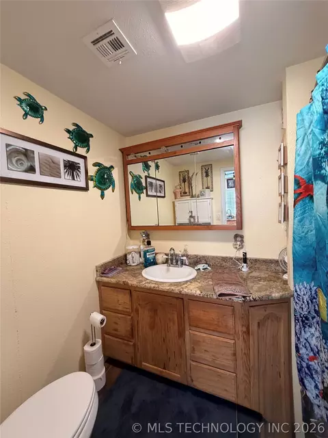 Bath - 207 E Smith St, Henryetta, OK 74437 photo 3 of 3