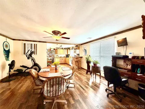 Dining - 207 E Smith St, Henryetta, OK 74437 photo 1 of 3