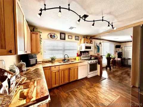 Kitchen - 207 E Smith St, Henryetta, OK 74437 photo 3 of 6