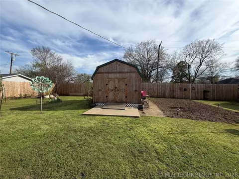 Other - 207 E Smith St, Henryetta, OK 74437 photo 6 of 12