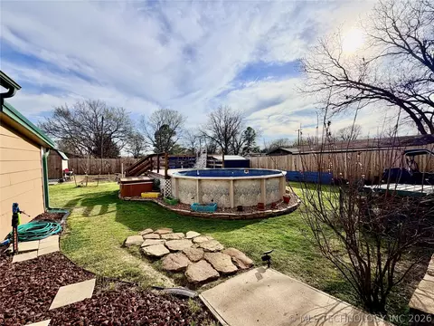 Exterior - 207 E Smith St, Henryetta, OK 74437 photo 5 of 5