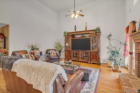 Living - 16506 E 49th Pl, Tulsa, OK 74134 photo 3 of 5