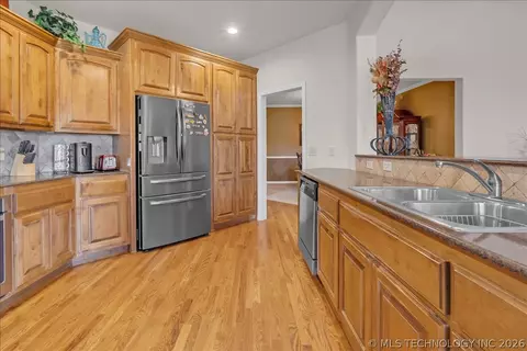 Kitchen - 16506 E 49th Pl, Tulsa, OK 74134 photo 1 of 7