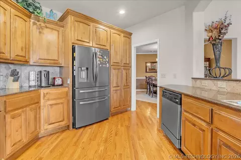 Kitchen - 16506 E 49th Pl, Tulsa, OK 74134 photo 6 of 7