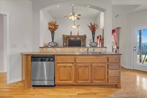 Kitchen - 16506 E 49th Pl, Tulsa, OK 74134 photo 5 of 7
