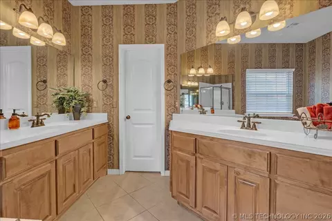 Bath - 16506 E 49th Pl, Tulsa, OK 74134 photo 4 of 8