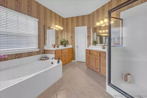 Bath - 16506 E 49th Pl, Tulsa, OK 74134 photo 6 of 8