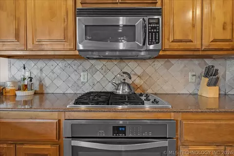 Kitchen - 16506 E 49th Pl, Tulsa, OK 74134 photo 3 of 7