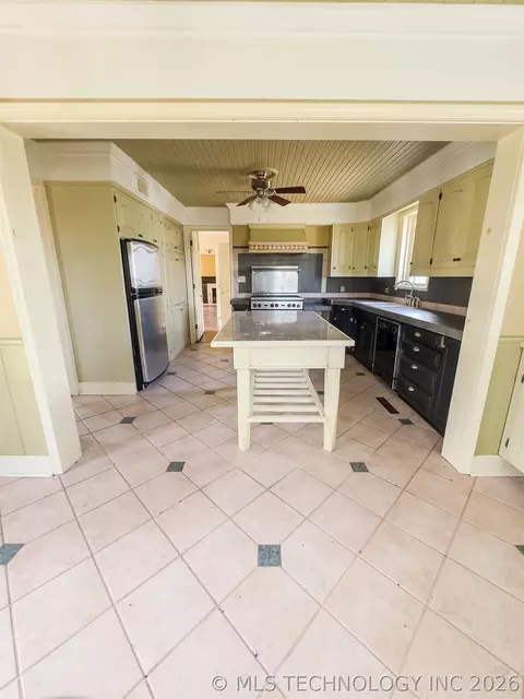 Kitchen - 208 E Kings, Ada, OK 74820 photo 3 of 3