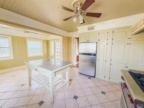 Kitchen - 208 E Kings, Ada, OK 74820 photo 2 of 3