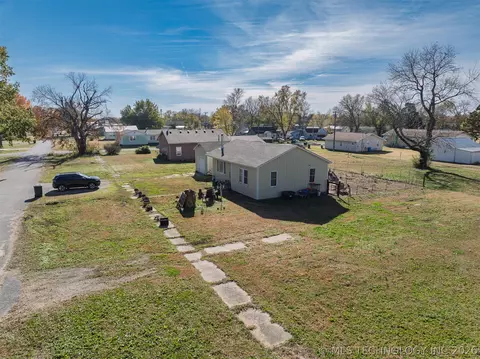 157 S Springfield St, Welch, OK 74369