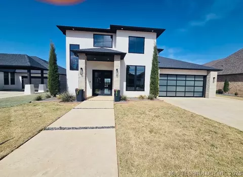2109 Wiregrass Dr, Edmond, OK 73025