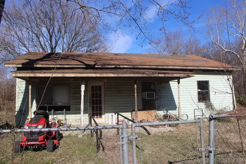 315 E 3rd St, Chelsea, OK 74016