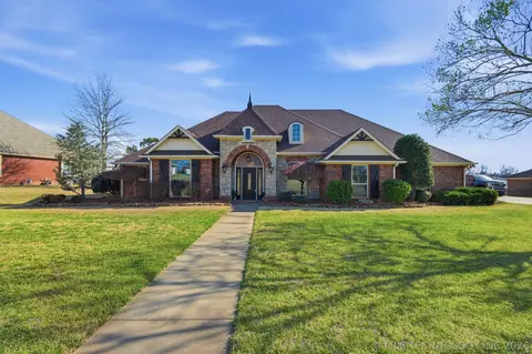 1459 Manor Ct, Fort Gibson, OK 74434