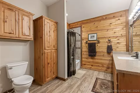 Bath - 73785 S 340 Rd, Wagoner, OK 74467 photo 2 of 2