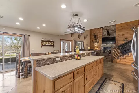 Kitchen - 73785 S 340 Rd, Wagoner, OK 74467 photo 3 of 4