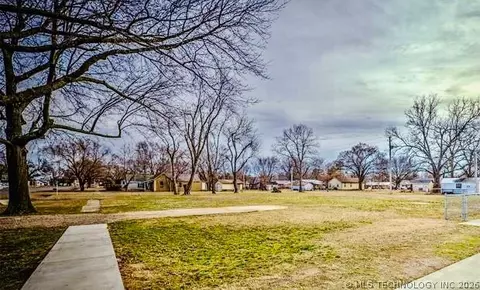 534 W 6th St, Chelsea, OK 74016