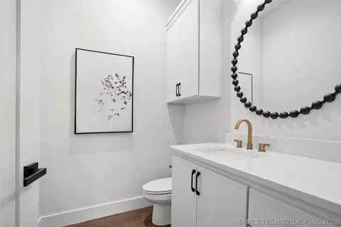 Bath - 7923 E 26th Pl, Tulsa, OK 74129 photo 3 of 5