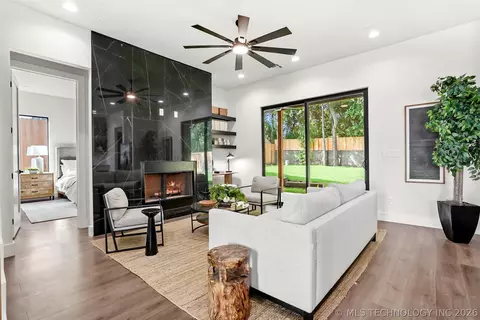Living - 7923 E 26th Pl, Tulsa, OK 74129 photo 1 of 4