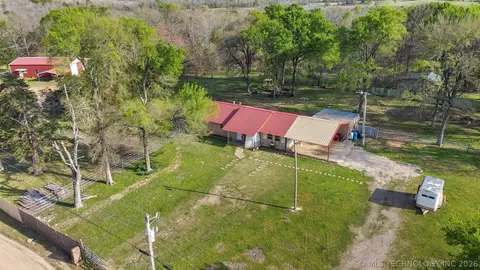 2628 E 2064 Rd, Hugo, OK 74743