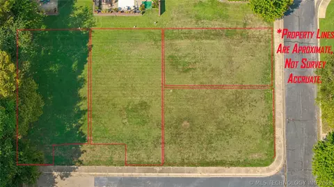 501 St Andrews Pl, Grove, OK 74344